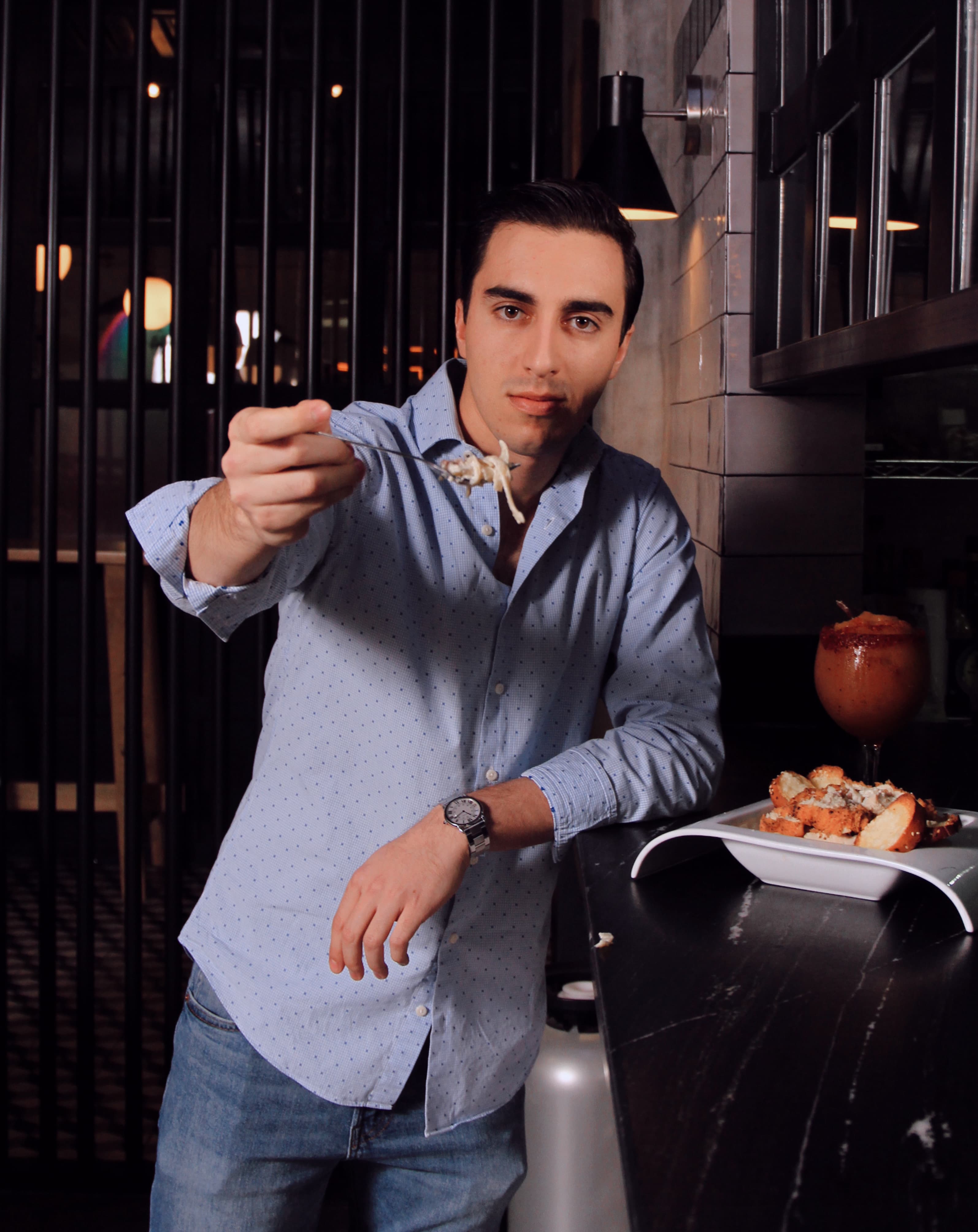 Fernando Atiye — preparando una receta