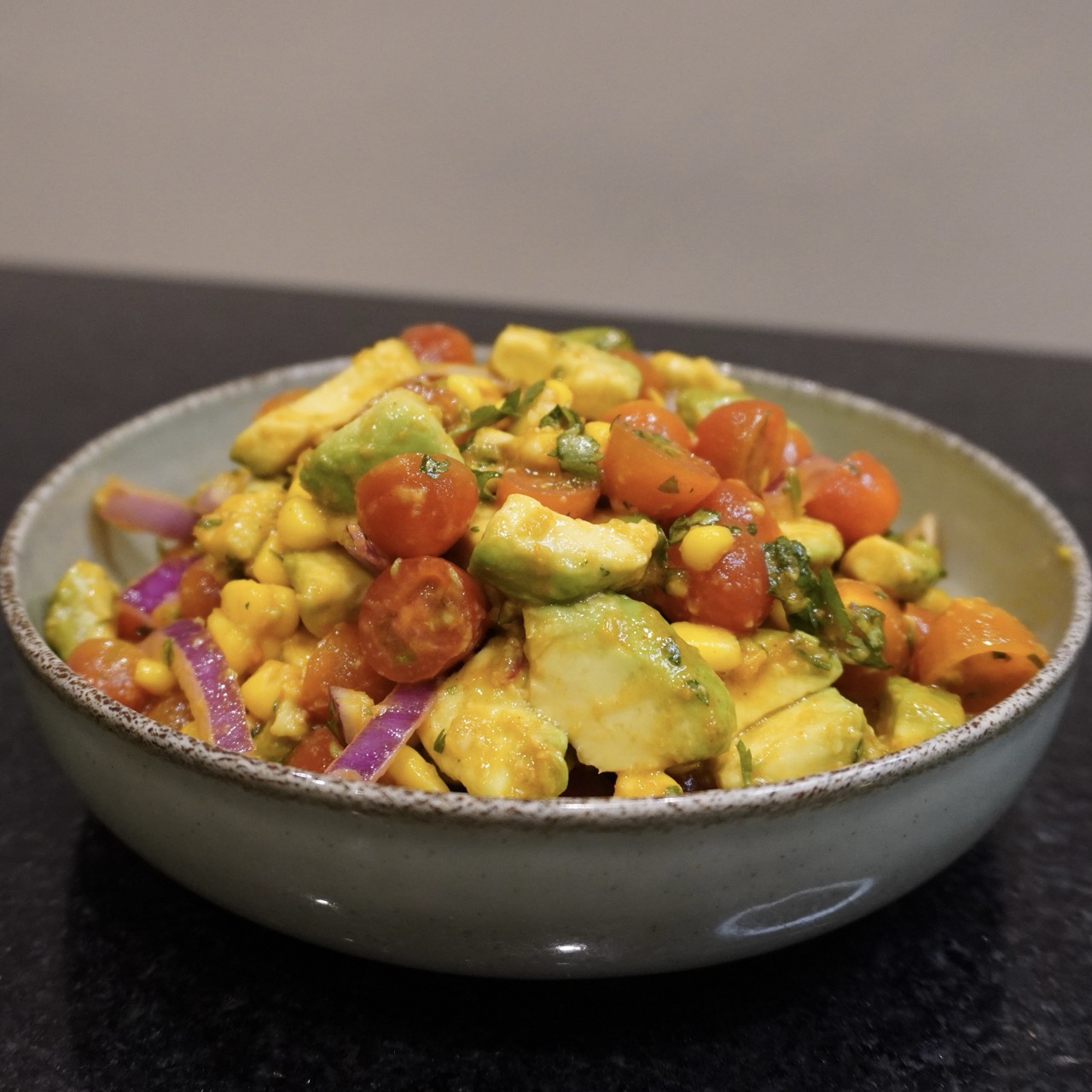 Ensalada de Aguacate y Tomates Cherry