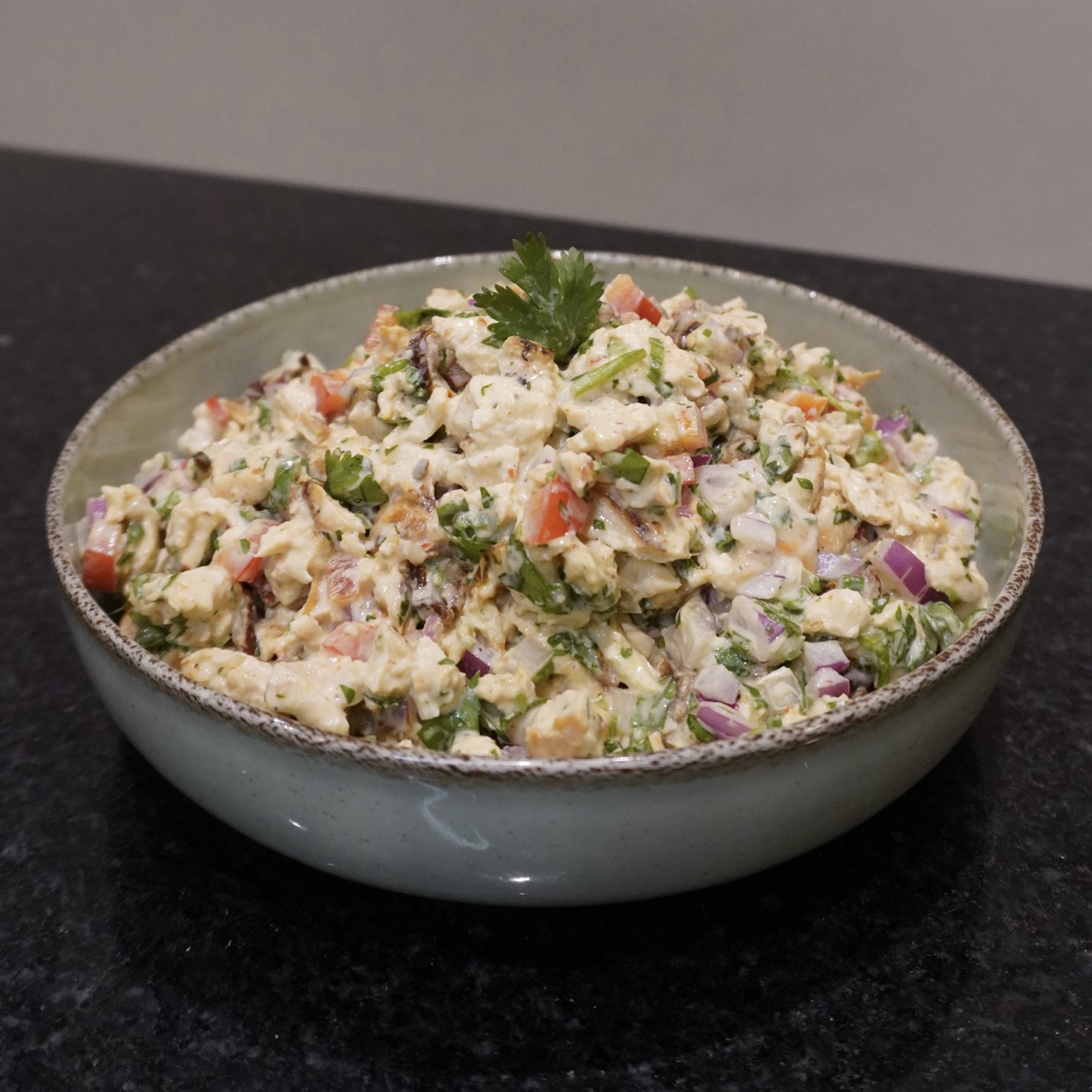 Ensalada de Pollo Mediterránea