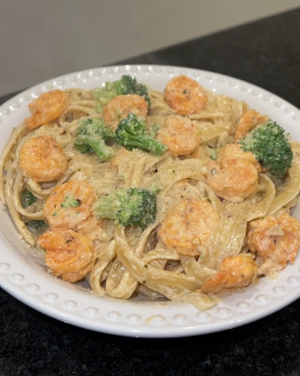 Fettuccine Alfredo con Camarones