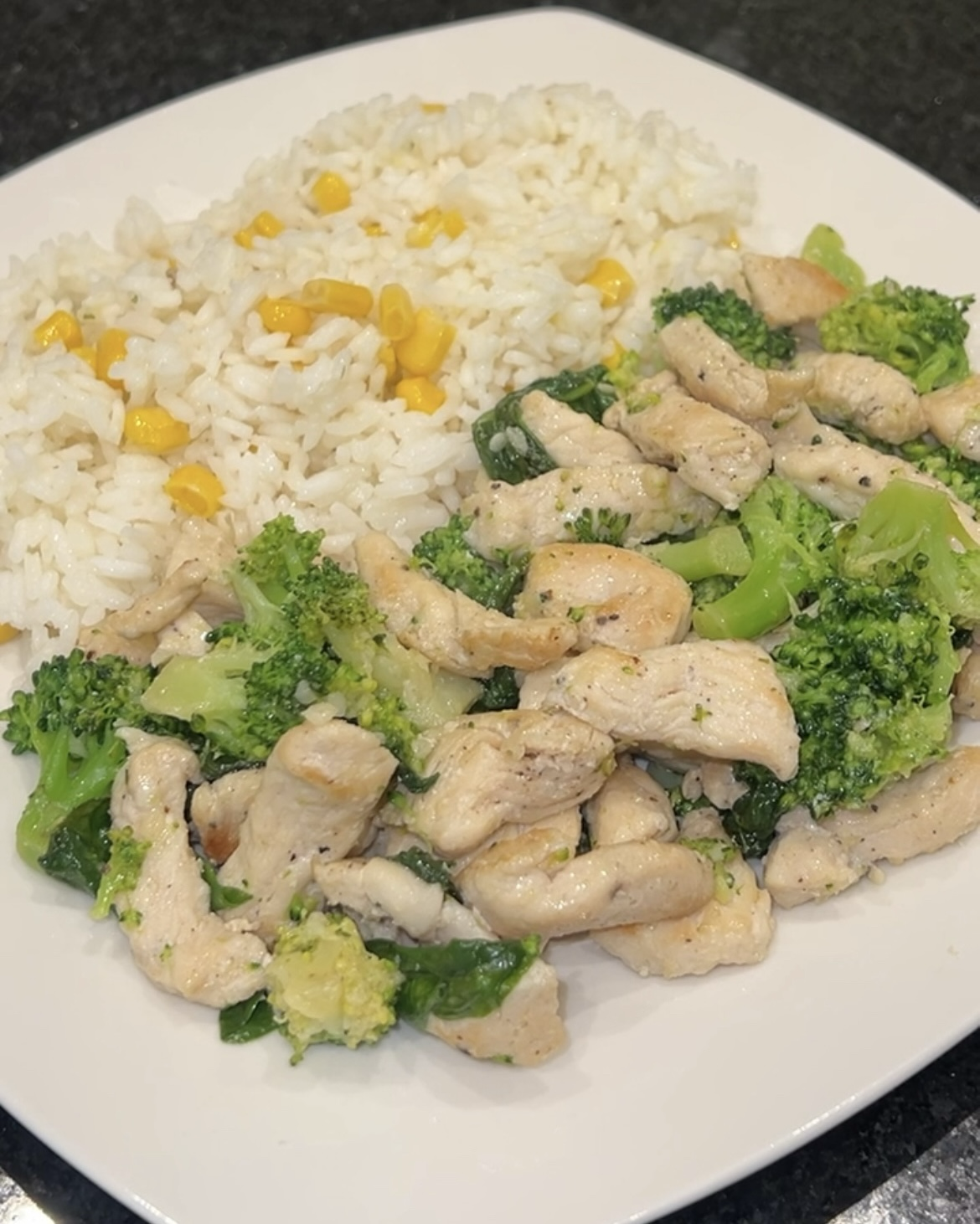 Pollo Salteado al Ajo