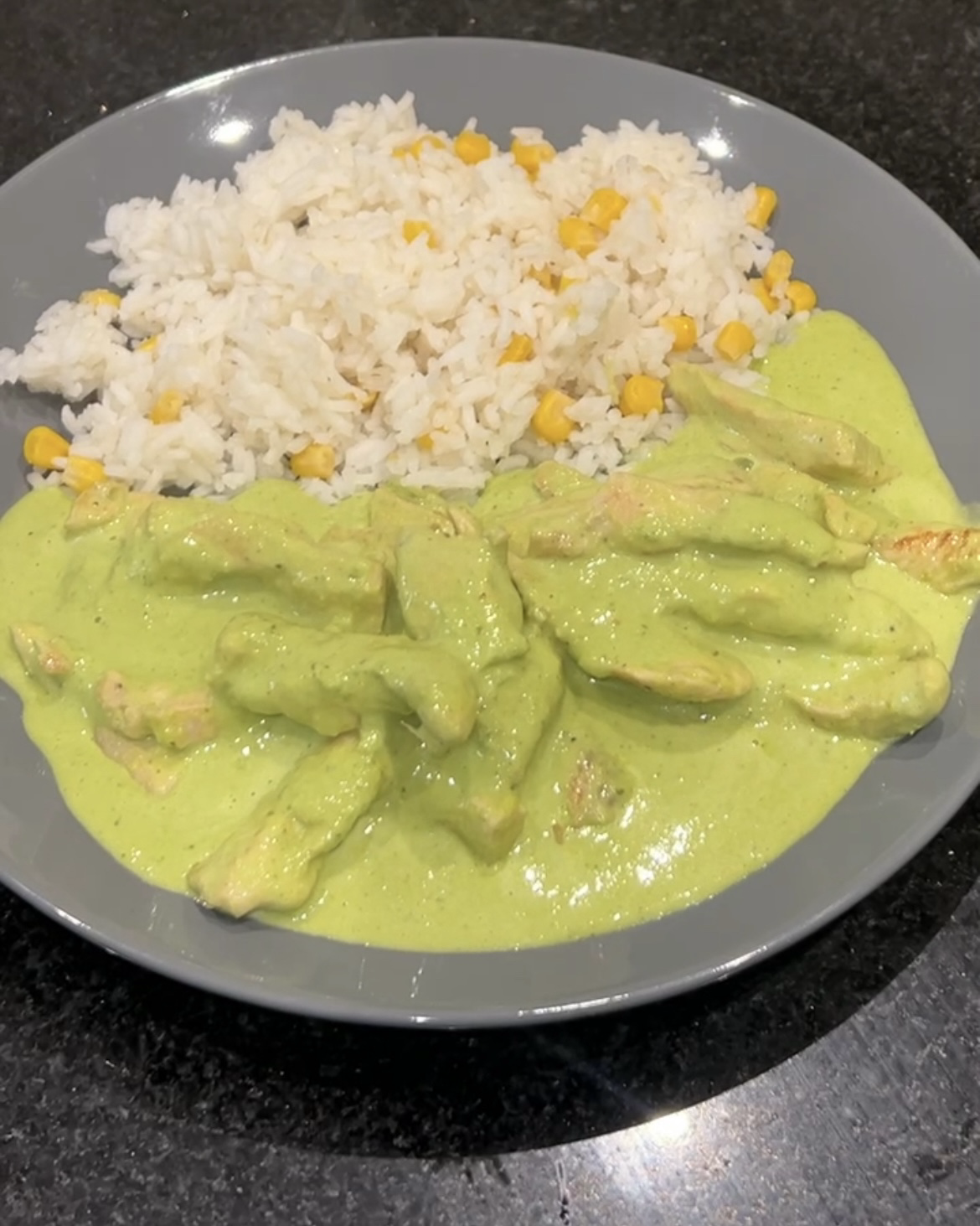 Pollo en Salsa Verde Cremoso
