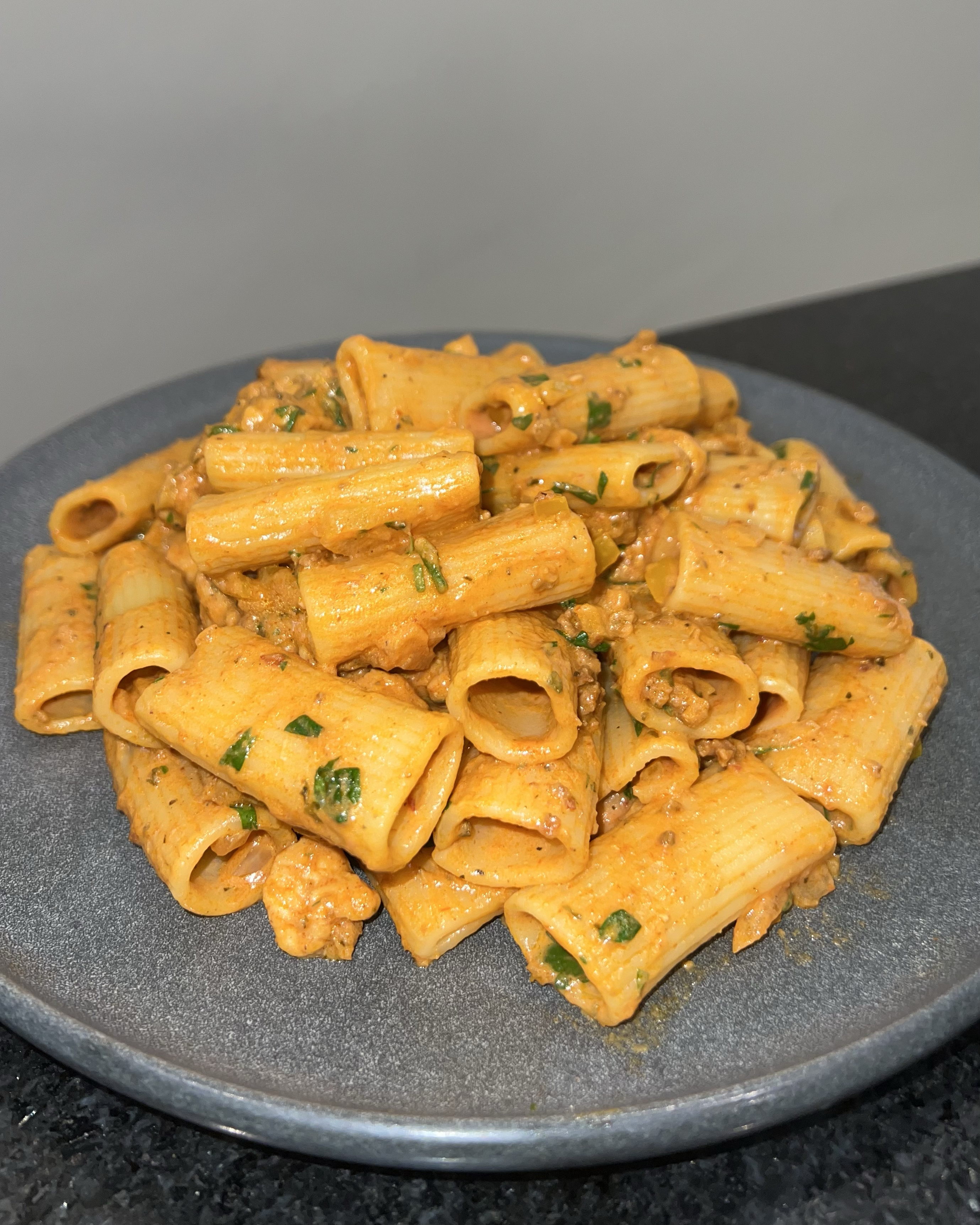 Rigatoni Cremoso con Pollo y Chorizo
