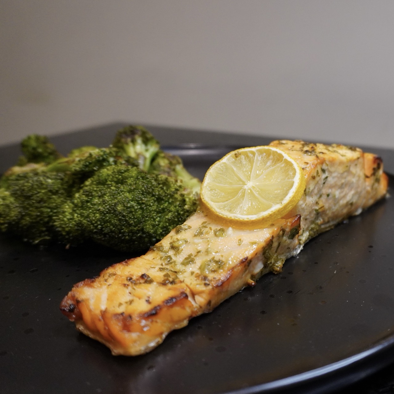 Salmón al Ajo y Limón