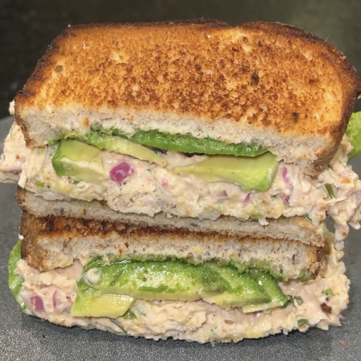 Sándwich de Ensalada de Pollo con Chipotle